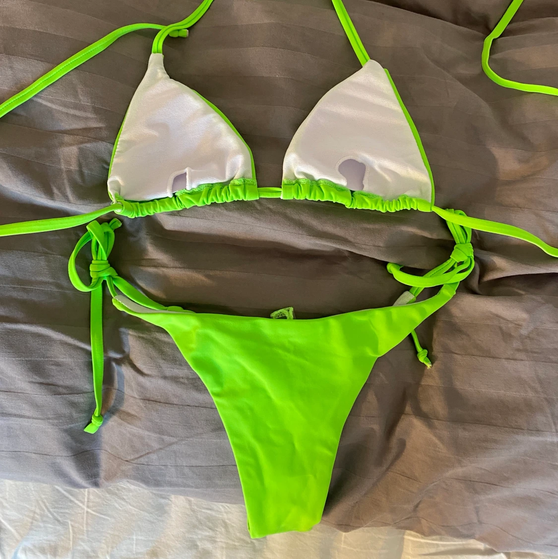 Oanvänd neongrön bikini - 91