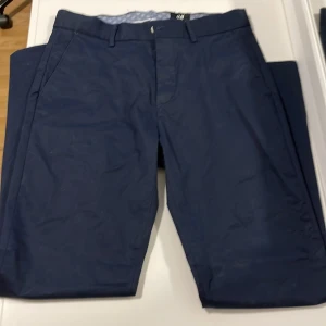 Kostymbyxor - Kostymbyxor med storleken 46 från H&M