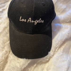 Svart keps - Sparsamt använd