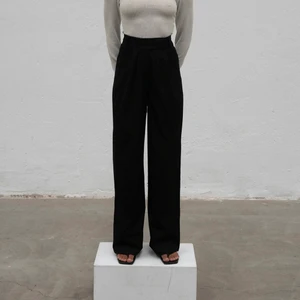 A-dgsn kostymbyxor - Säljer dessa super snygga kostymbyxor från a-dgsn! Väldigt bekväma och passar till allt. Använd ett fåtal gånger. Skriv för fler bilder🤩🥰