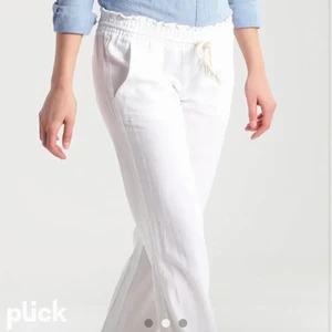 Roxy linnebyxor  - Säljer dessa populära linnebyxorna från Zalando! Köpta i julas o har inte haft någon användning av dom. Köpta för 600kr säljer för 300kr❤️ högsta bud just nu: 550kr❤️