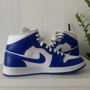 Jordan 1 mid Kentucky blue - Jag har använt den bara en gång, och den är helt ny samt äkta 
