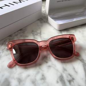 Jag säljer mina super söta rosa Chimi solglasögon från Chimi Eyewear.  #005 GUAVA 