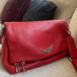 Zadig väska  - Säljer nu denna otroligt fina och snygga väskan frpn Zadig. Äkta givetvis och finns inte längre att köpa. Köptes i Stockholm för 4500. Pris kan diskuteras 