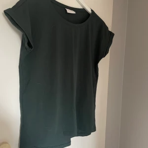 T-shirt  - Jättefin t-shirt använd en gång