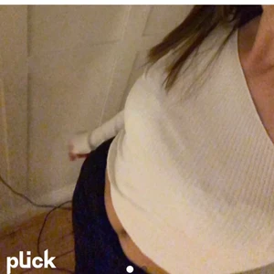 One shoulder topp - Lånad bild! Krämvit one shoulder från NAKD💕💖 knappt andvänd 