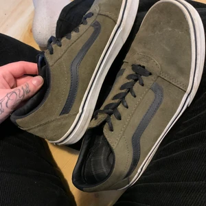 VANS OLDSKOOL - Vans Oldskool stl 38. Princip aldrig använda pga. De är för stora. Vill inte slänga dom! Pruta om ni vill, dock står köparen för frakten!