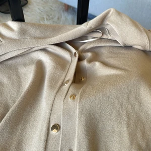 Fin väst - Fin väst från Zara! Använd 1 gång, jätte fint skick💕