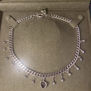 Maria Nilsdotter  - Säljer detta MN halsband .  Ask med följer. Använd endast 3 tillfällen. Pris i butik nu 7495:-  Mitt pris 5500:- 