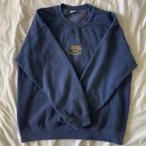 Urban Outfitters Sweatshirt- Blå - Storlek S - Använt fåtal gånger 