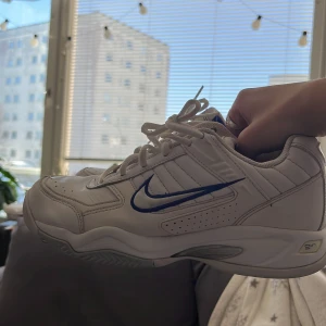 vintage nike skor! - Hittade dessa godbitar i min farmors garderob. Ingen aning om hur gamla dom är. Pris är diskuterbart!
