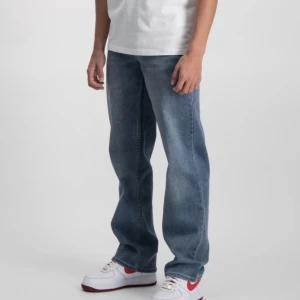 Stay loose, storlek 12a - Baggy stay loose jeans i storlek 12a, (12a betyder 12 år). De passar oversized om du är 152cm aldrig använda då de var för små för mig. Hör av dig angående frågor!!