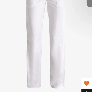 Roxy byxor ( vita )  - Roxy byxor helt oanvända säljer pga att dem inte passade mig, storlek s, frakt ingår ej 