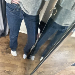 Lee jeans - Säljer dessa fina lee jeans🥂Jeansen är raka k modellen❤️