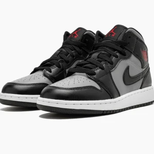 Jordans mid 1 - Gråa Jordans mid 1, skriv för fler bilder 