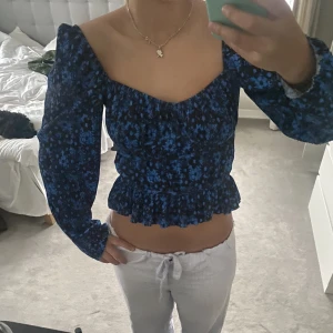 Populär blus - Jätte fin blus, toppen är som ny inte andvänd