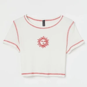 Croptop från h&m - En croptop som är lite för liten över bysten(har c/d cupa)