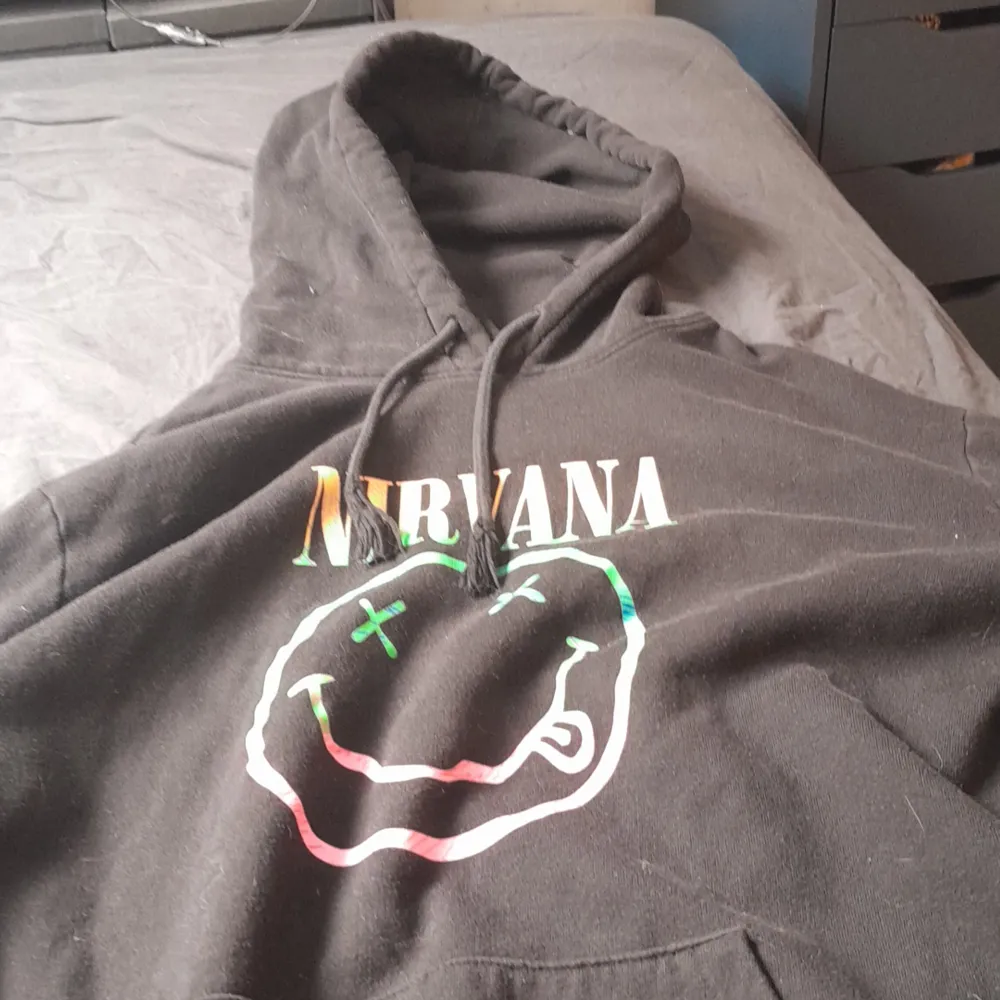 Oversized nirvana hoodie. Använd fåtal gånger. Kan sänka priset vid snabb afär . Hoodies.