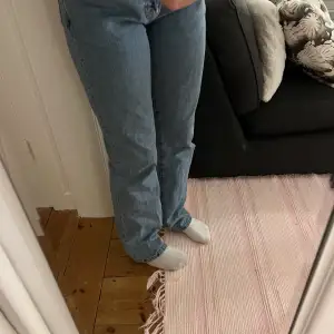 Low waist jeans från bikbok 