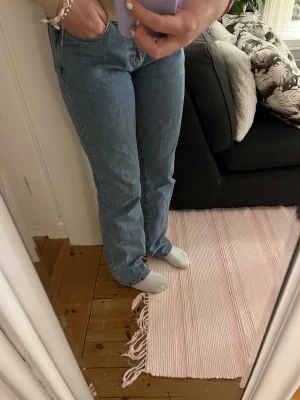 Jeans - Low waist jeans från bikbok 