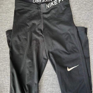 Nike PRO träningstights  - Storlek XS
