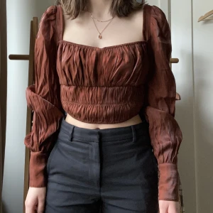 Croptop rost - Croptop i en roströd och lite skimrande färg! Fint skick.  