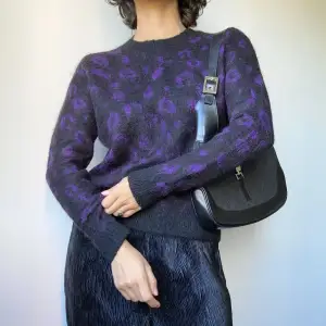 • FLUFFY BLACK KNITTED JUMPER WITH PURPLE CHEETAH PRINT  • SIZE - XS / EU 34 • BRAND - & Other Stories  • MATERIAL - 33% polyamide, 25% mohair, 22% acrylic, 20% wool