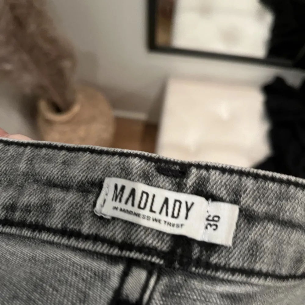 Oanvända madlady jeans i storlek 36. Nypris 599. Jeans & Byxor.