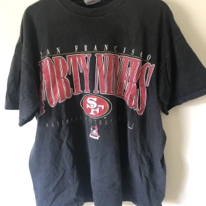 San fransisco 49:ers xl - Vintage 49ers t-shirt xl men skulle säga att den är mer som en large 