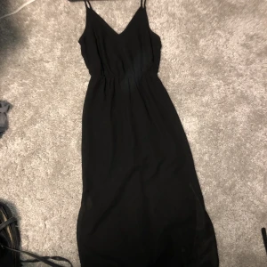 Bal klänning - Bal/fin klänning med slits vid vänstra benet. St s