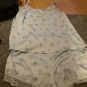 Pjymas  - Jätte söt spätts pjymas nyskick köpt för 199 kr på hm