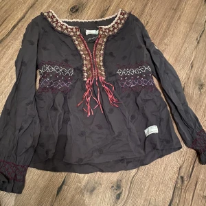 Odd Molly blus - Söt blus med fina färger, köparen står för frakt, kontakta dem vid frågor❤️