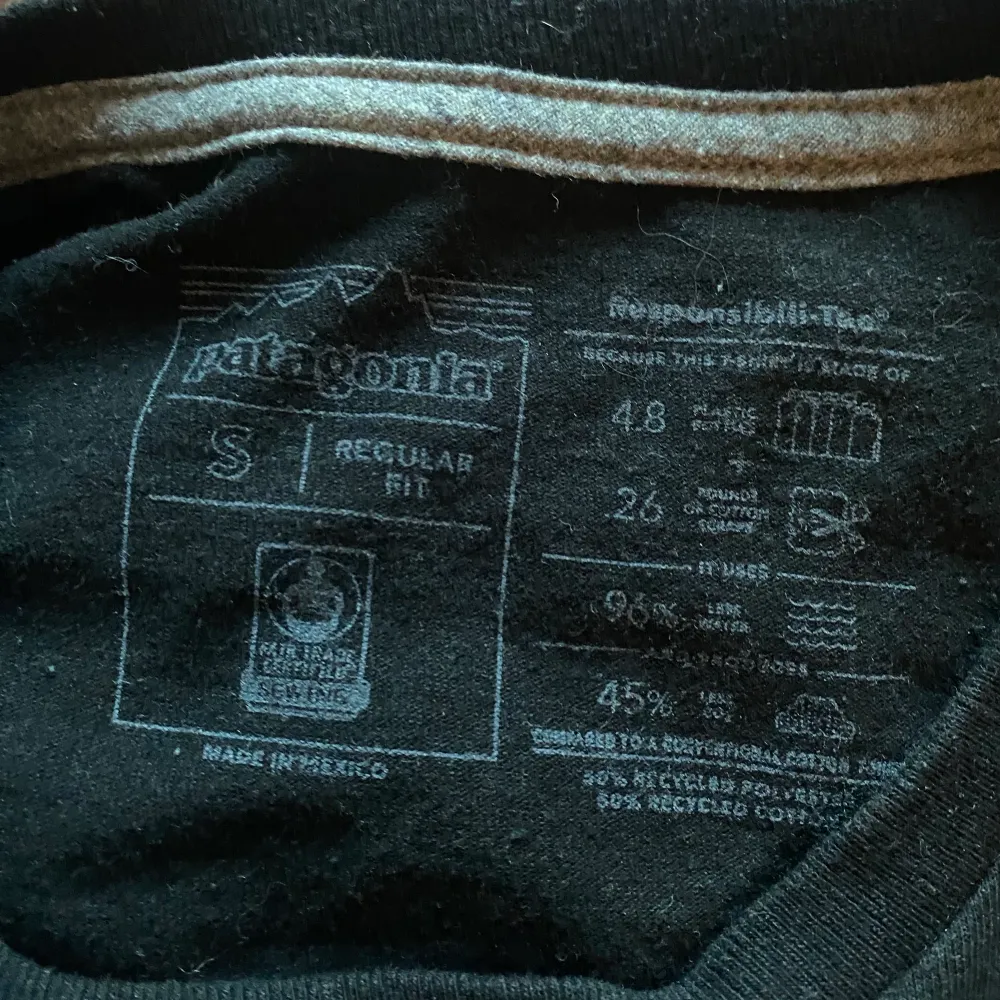 Säljer denna tshirt från Patagonia i storlek S som knappt kommit till användning därav inga defekter❤️‍🔥❤️‍🔥. T-shirts.