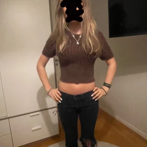 Zara topp  - Säljer denna fina zara topp i storlek M aldrig använd. Perfekt vid fest