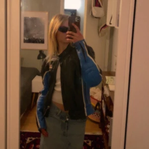 Bikerjacket - Säljer denna asfeta bikerjackan som tyvärr va lite stor för mig. Jättebra skick och trendar just nu!