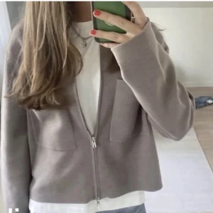 Kofta - Aldrig använda av mig köpt på plick säljer för att den var Förstor