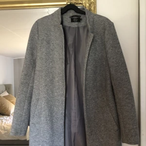 Kappa - Super fin kappa från only i jätte bra skick som inte kommer till användning, 150 kr 