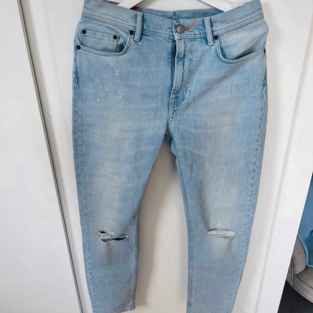 Äkta Acne studios jeans i storlek 29/30. Helt nytt. . Jeans & Byxor.