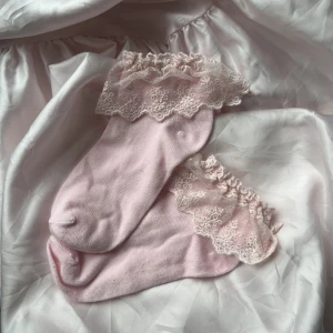 Rosa spetsstrumpor - Sötaste spetsstrumpora i rosa, helt nya! 💌