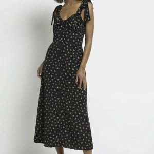 Klänning river islad - Världens finaste klänning från River Island, i strl 34. Oanvänd. 