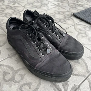 VANS x Harry Potter Old Skool - Köpte dessa för rätt så länge sedan men säljer de nu eftersom att jag inte tycker att de är särskilt bra modell. Old skool passar inte mig. De är limited edition och går för kanske 1000 kronor men jag säljer de för 500 eftersom att jag ändå har använt dem