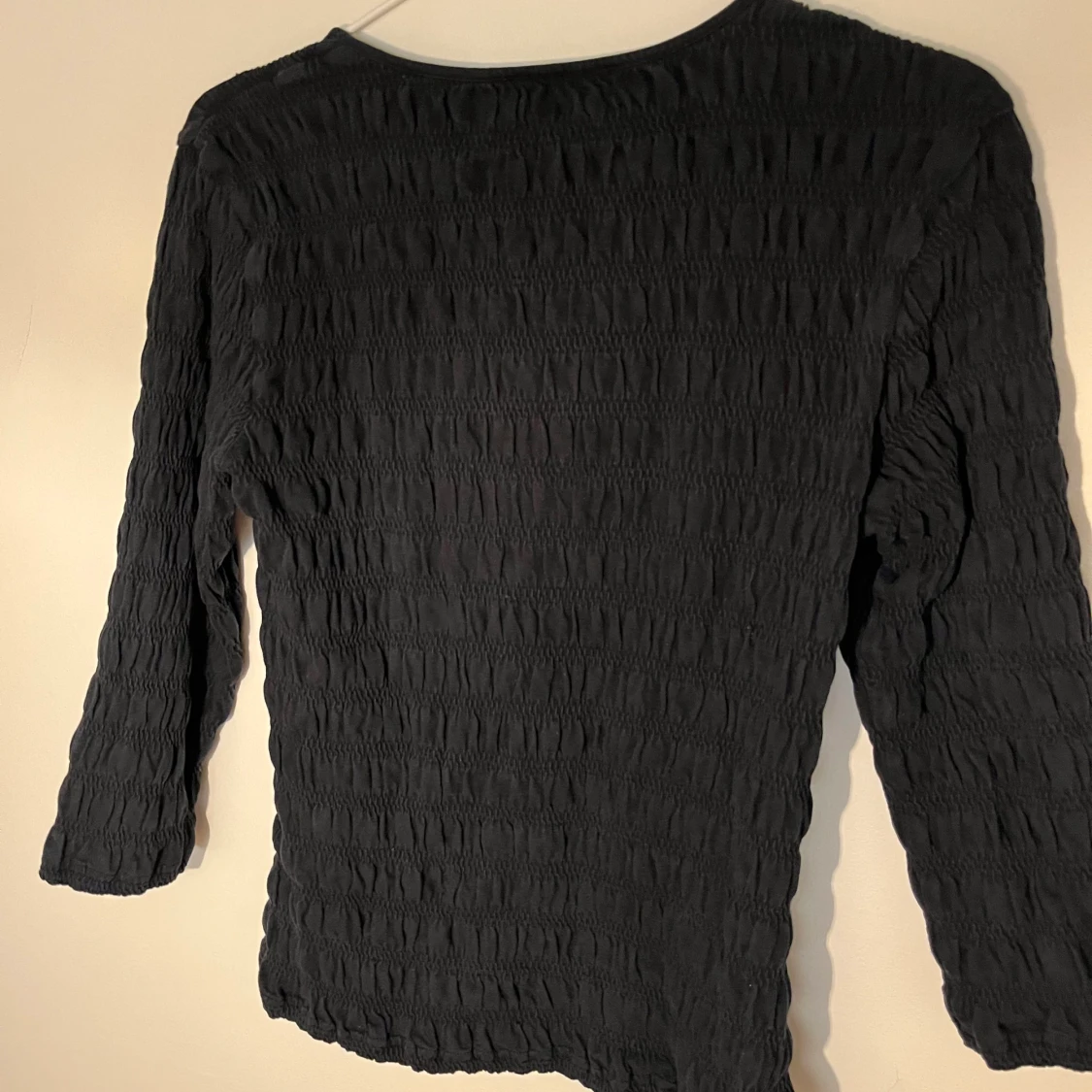 Svart rynkad tröja - 91