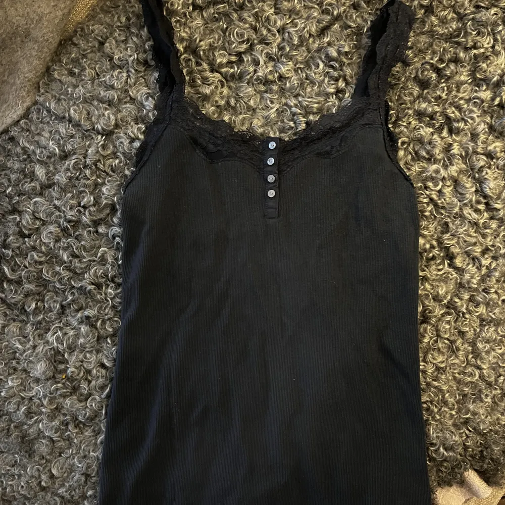 Superfint linne från ambercrombie som knappt är använd, säljs för 99kr!!. Toppar.