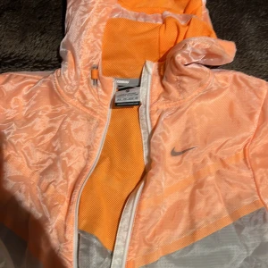 Nike vindjacka - Bra tunnare träningsjacka från Nike! Nyskick!