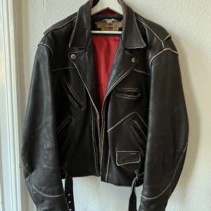 Vintage Harley Davidson biker jacket  - Skriv om ni har någon fråga!  