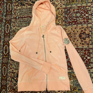 Odd molly hoodie  - Säljer min fina odd Molly hoodie i storlek 1 Nästan aldrig använd och inget slitage. Nypriset var 800, inköpt på NK 2021