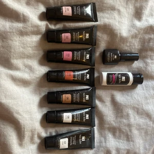 Polygel  - Säljer detta polygel kit då jag har alldeles för många nagel saker och detta kommer ej till användning, de flesta är typ fulla men clear är halva kvar. Det kostar 80kr + frakt men vill man köpa med en ny ”pensel” kostar det 90kr + frakt. Nypris 270