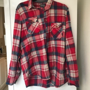 Flanellskjorta - Superskön flanellskjorta från Burton Mjuk i tyget och lös passform