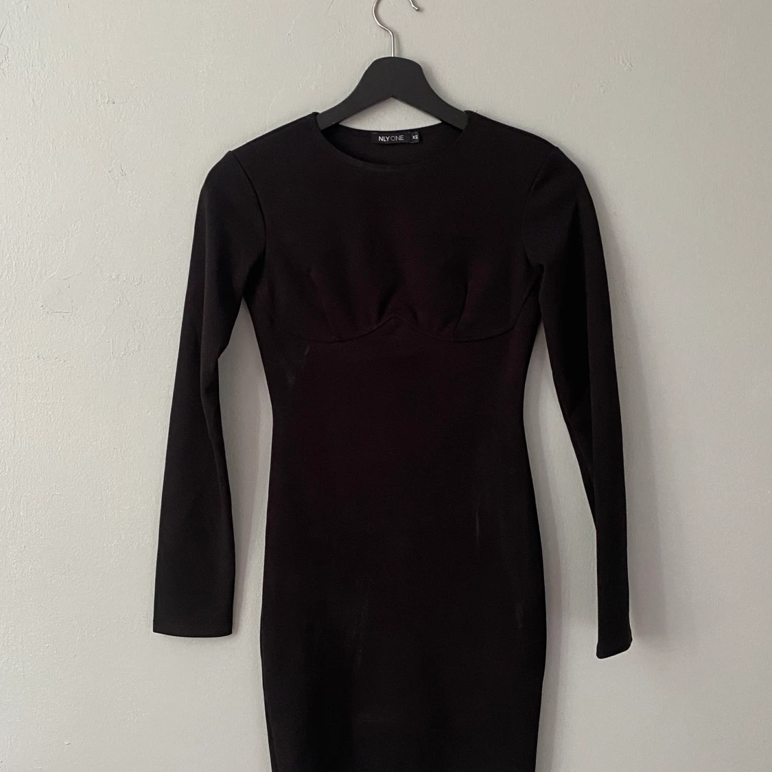 Tight klänning med underbygel