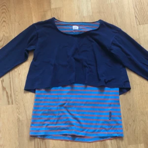 Vanlig tröja för barn  - Randig i botten och mörkblå på toppen